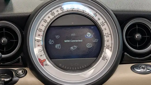 MINI Convertible view 15