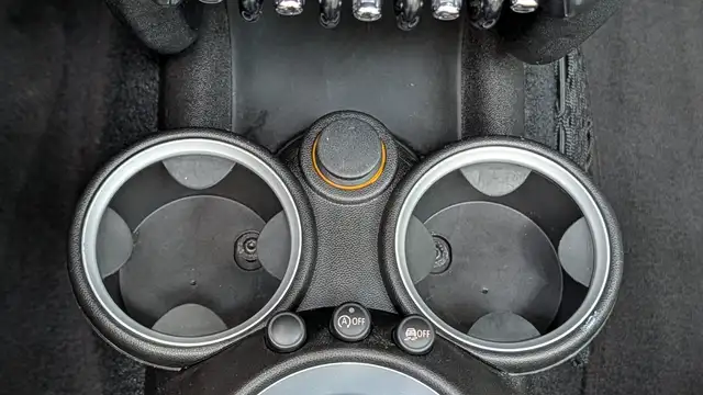 MINI Convertible view 18
