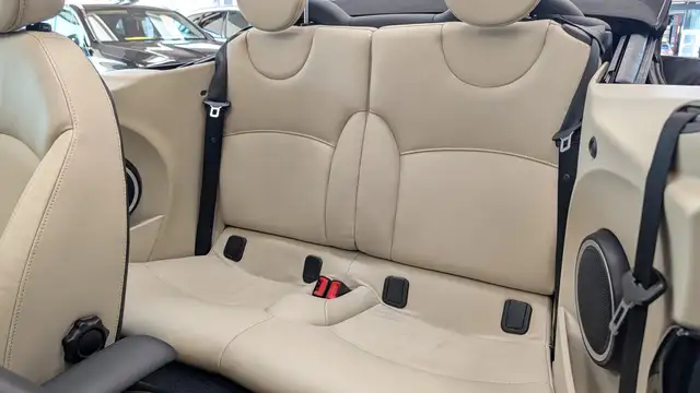 MINI Convertible view 12