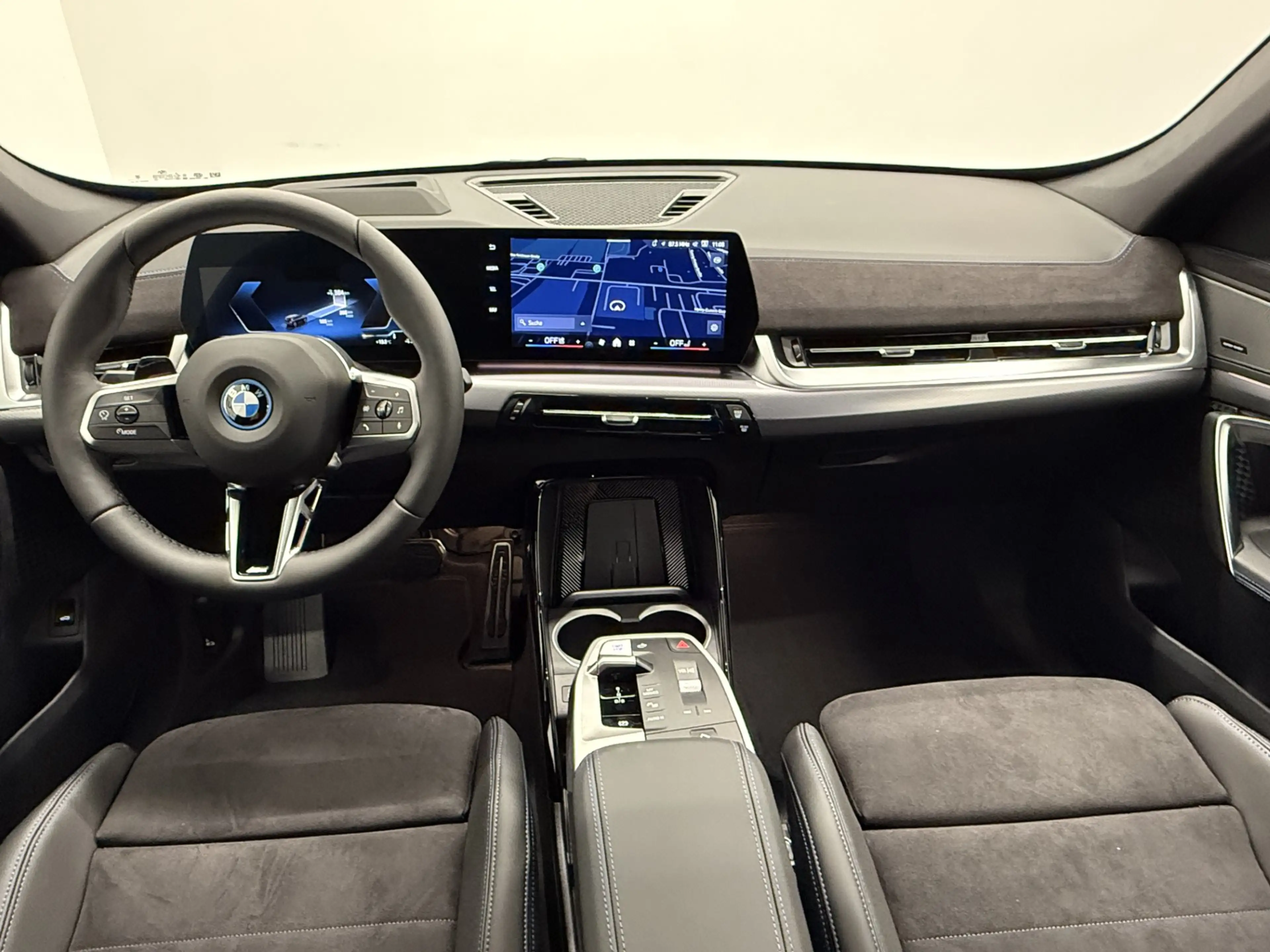 BMW iX1 eDrive20 — photo 6