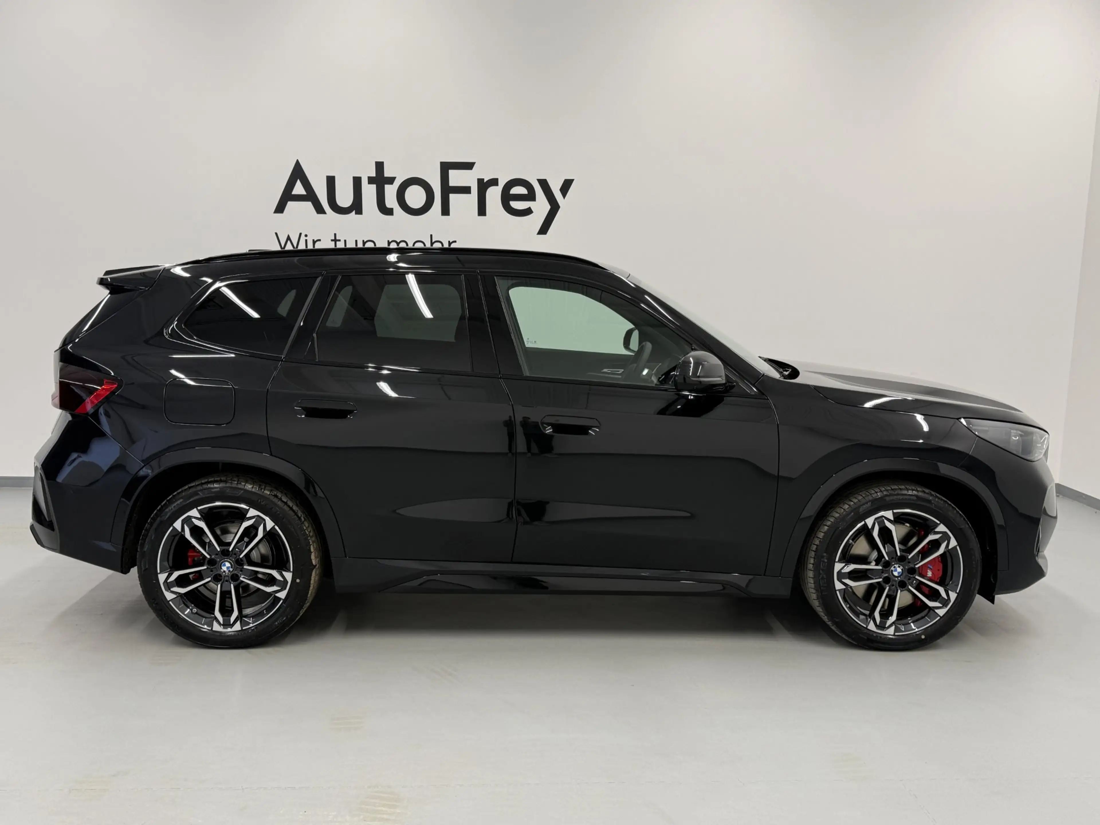 BMW iX1 eDrive20 — photo 3