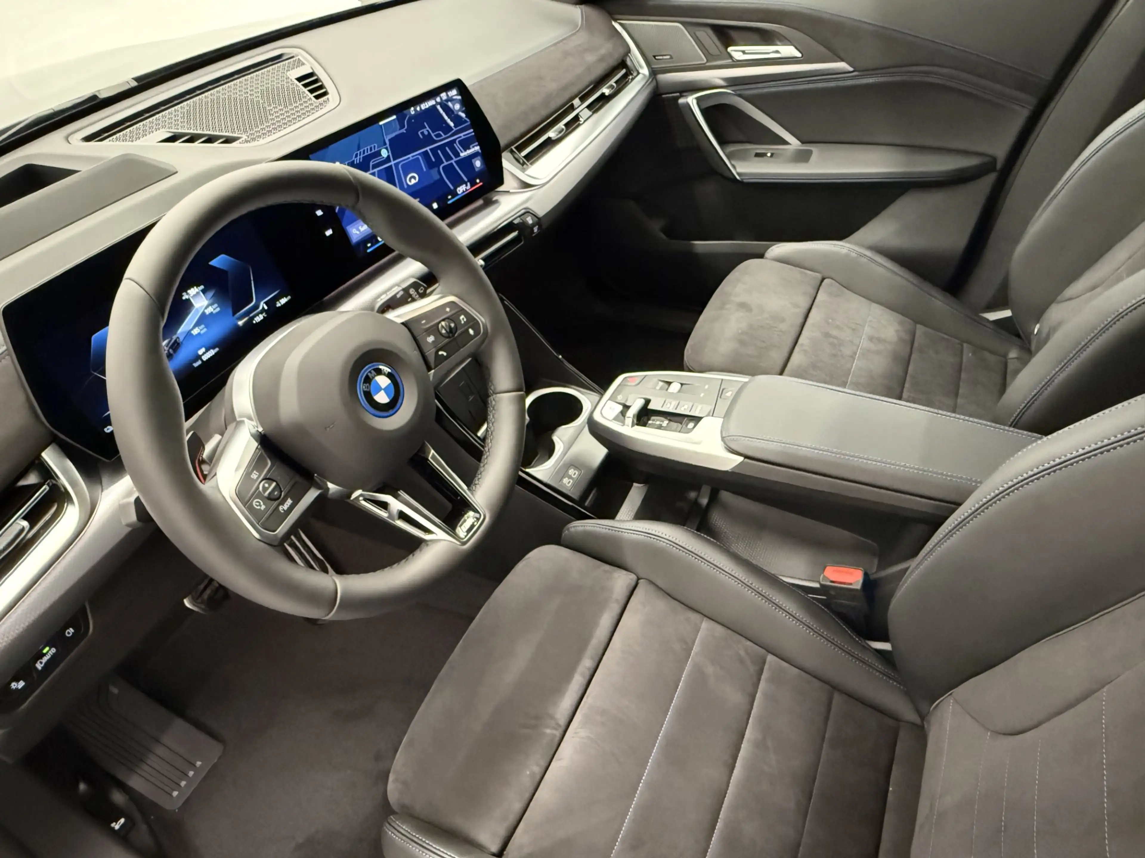 BMW iX1 eDrive20 — photo 7
