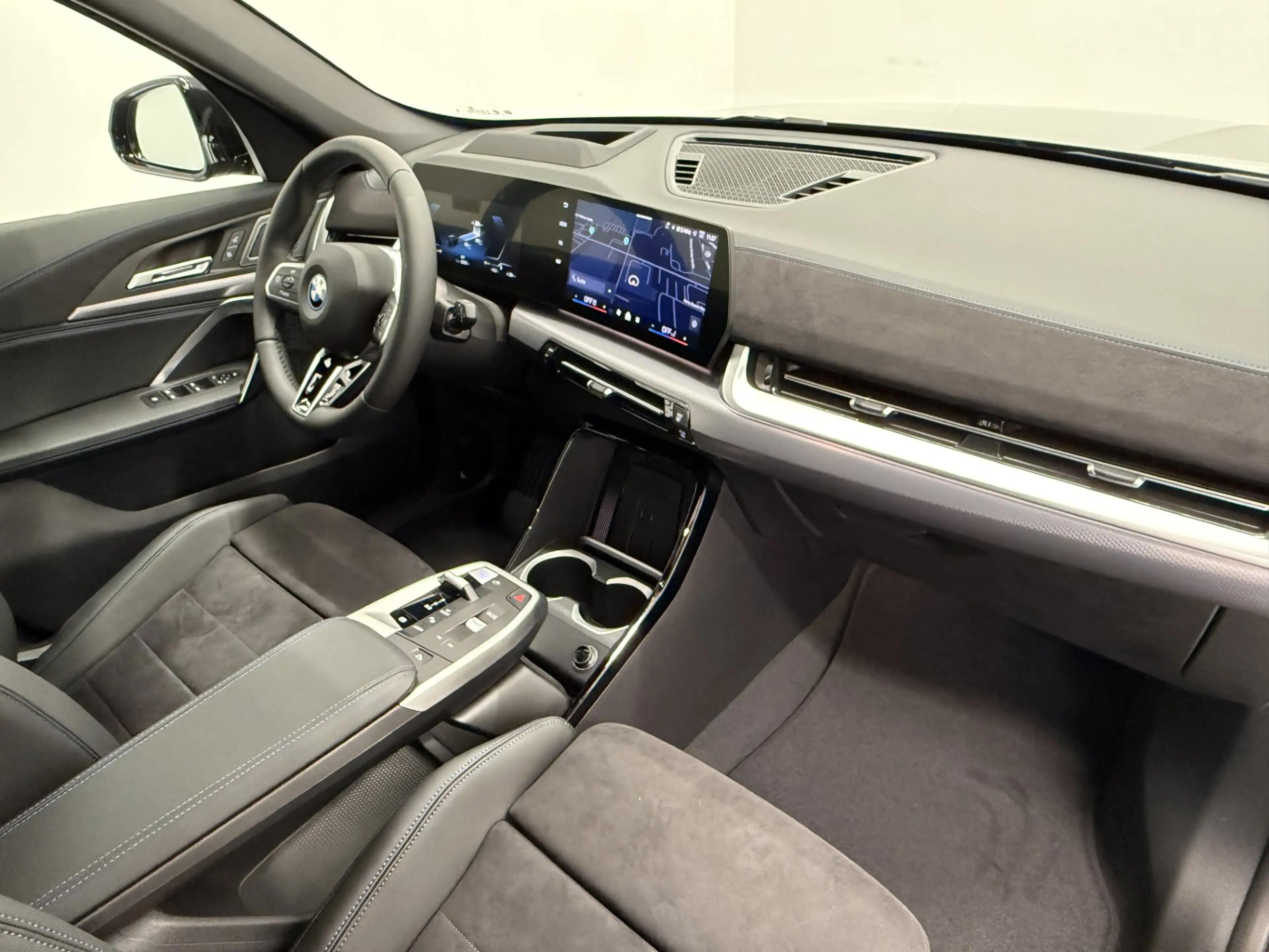 BMW iX1 eDrive20 — photo 5