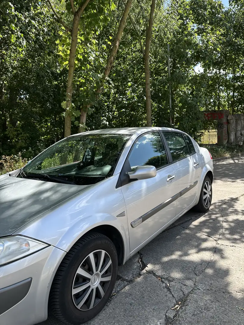Renault Megane 1.6 Dynamique Grau - 2