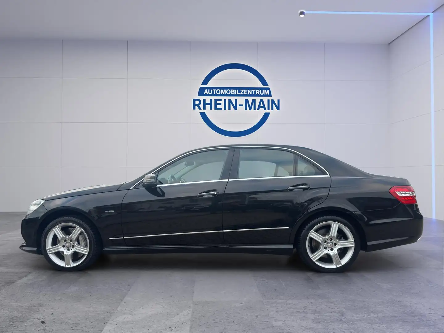 Mercedes-Benz E 500 CGI Avantgarde AMG-LINE/DISTR/S-DACH/AIRMATIC Schwarz - 2