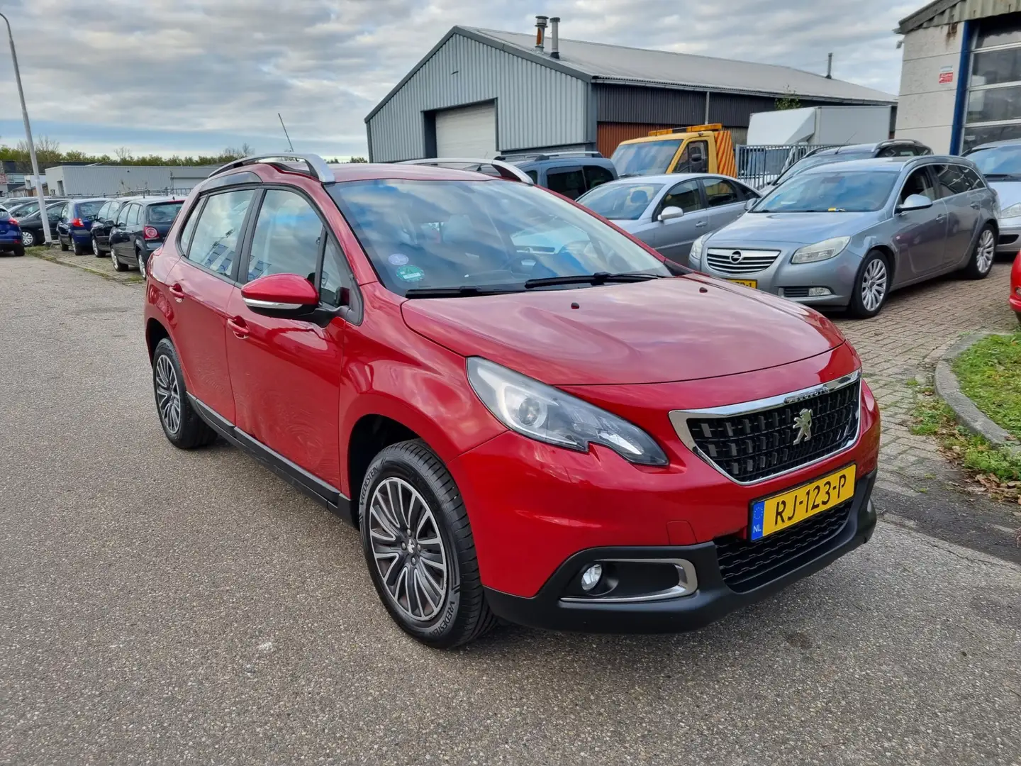 Peugeot 2008 1.2 PureTech Blue Lion Airco! Navi! Bj:2017 NAP! Rot - 2