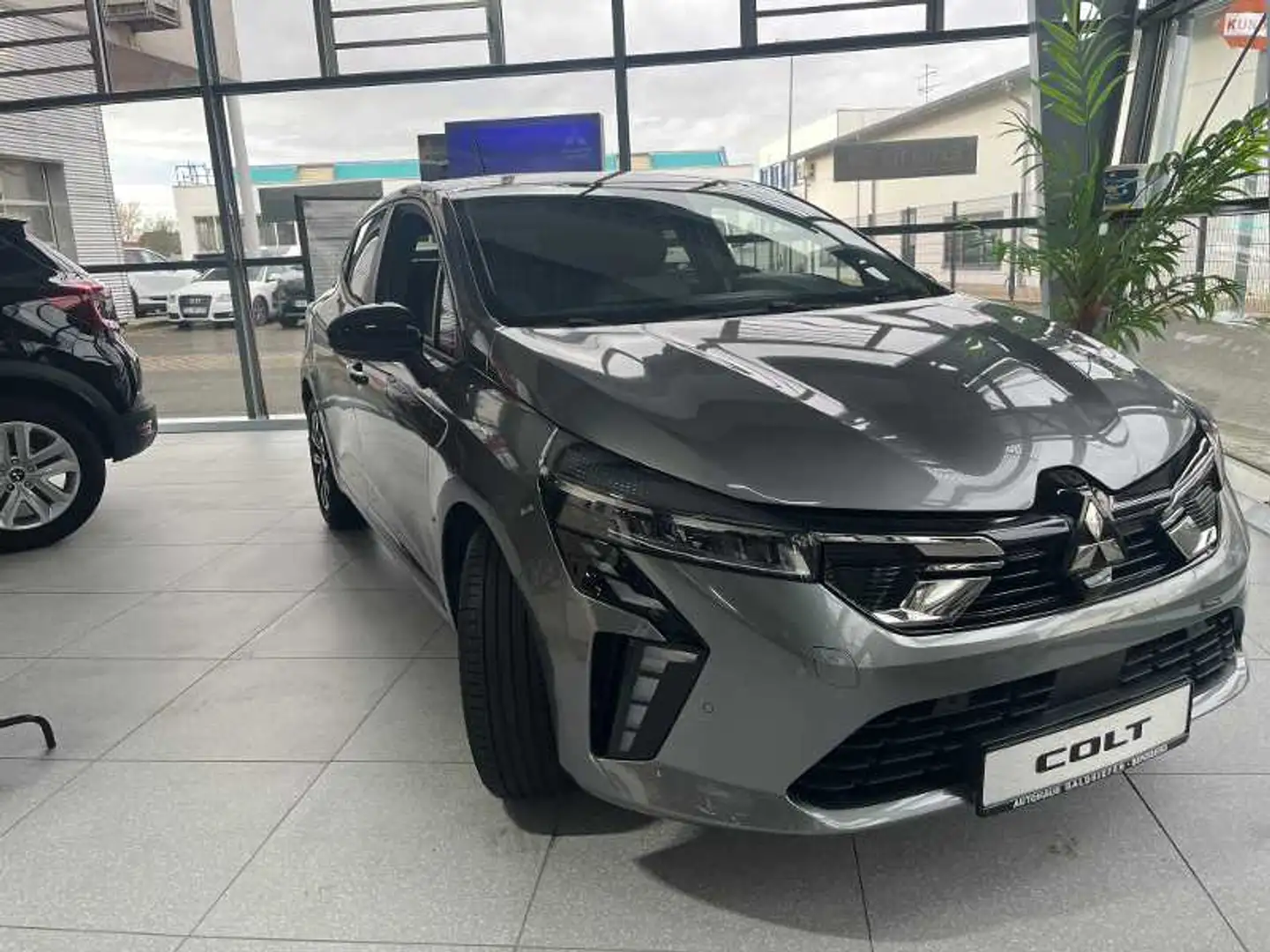 Mitsubishi Colt PLUS 1.0 Benziner 5-Gang-Kurzzulassung Grijs - 1