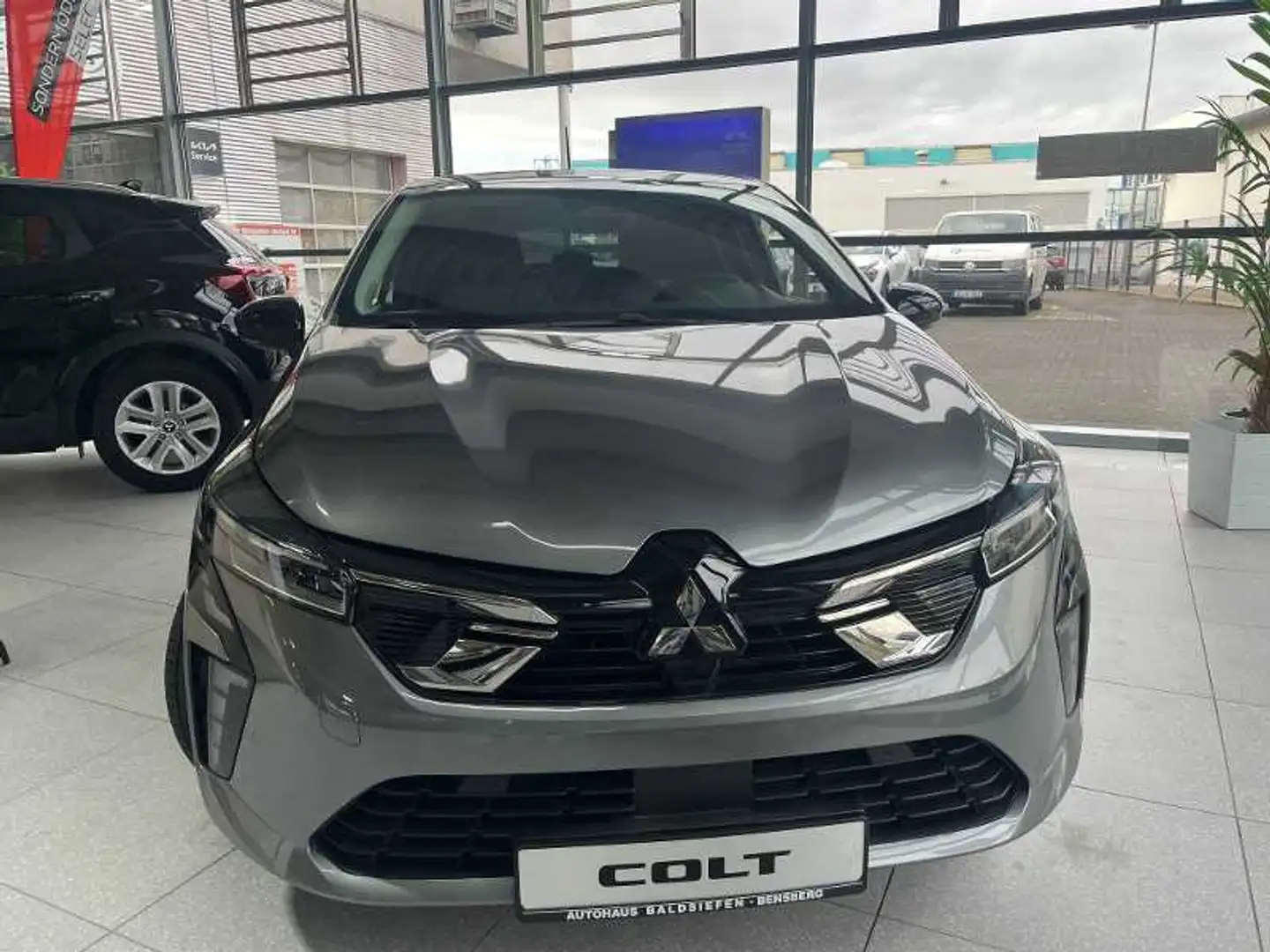 Mitsubishi Colt PLUS 1.0 Benziner 5-Gang-Kurzzulassung Grijs - 2