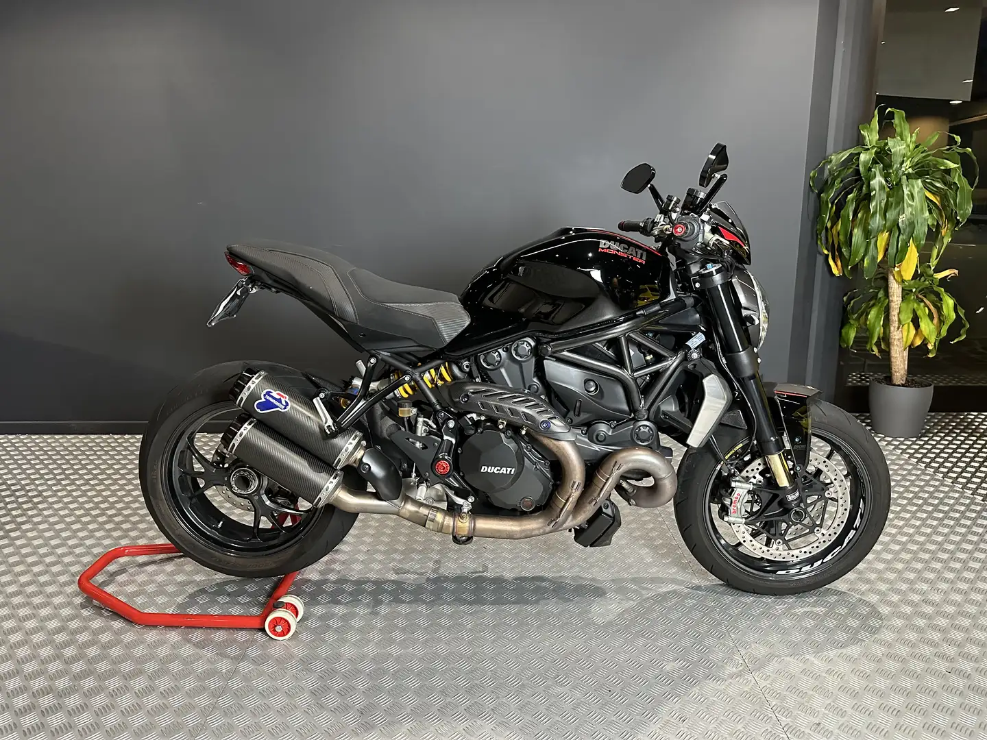Ducati Monster 1200 R Negro - 1