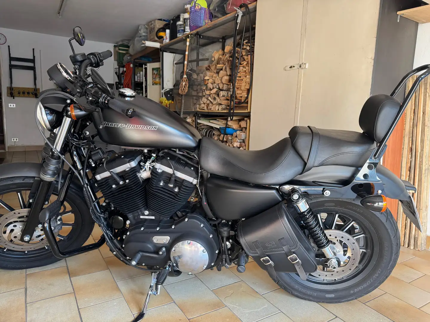 Harley-Davidson Sportster 883 Noir - 1