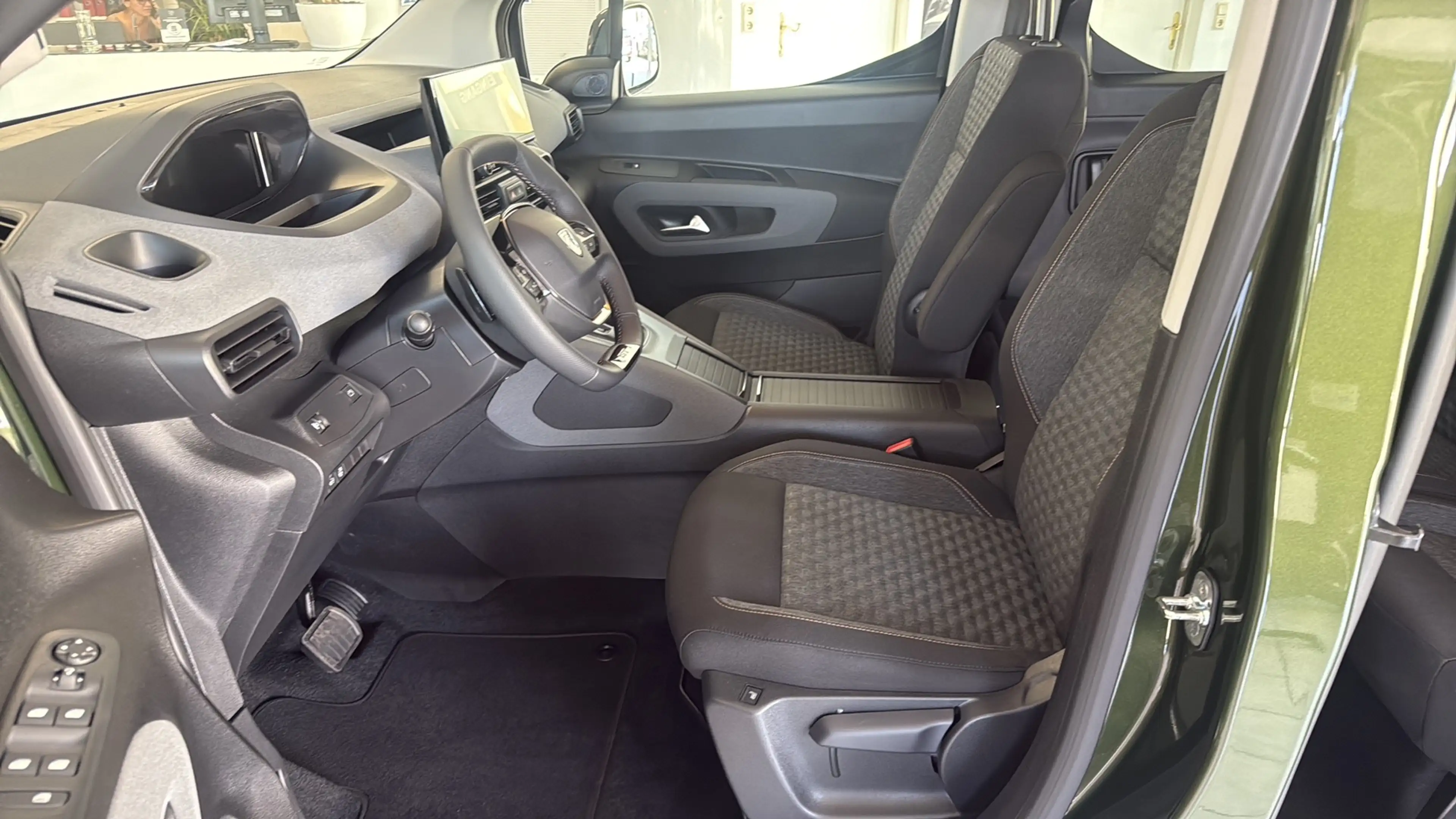 Peugeot Rifter GT Standard Diesel 130 GT EAT8 — photo 8