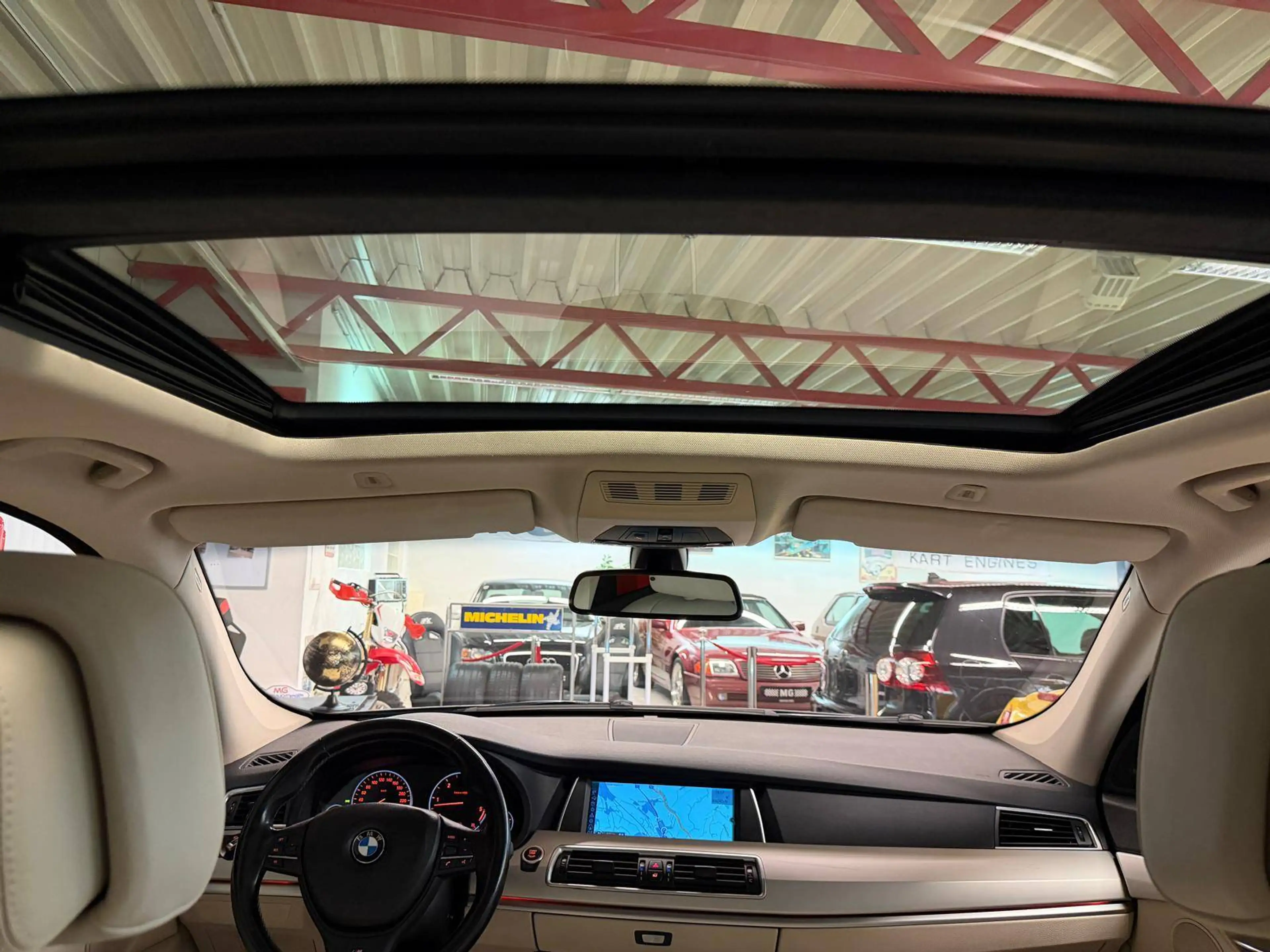 BMW 535 535 d xDrive Panoramadach — photo 9