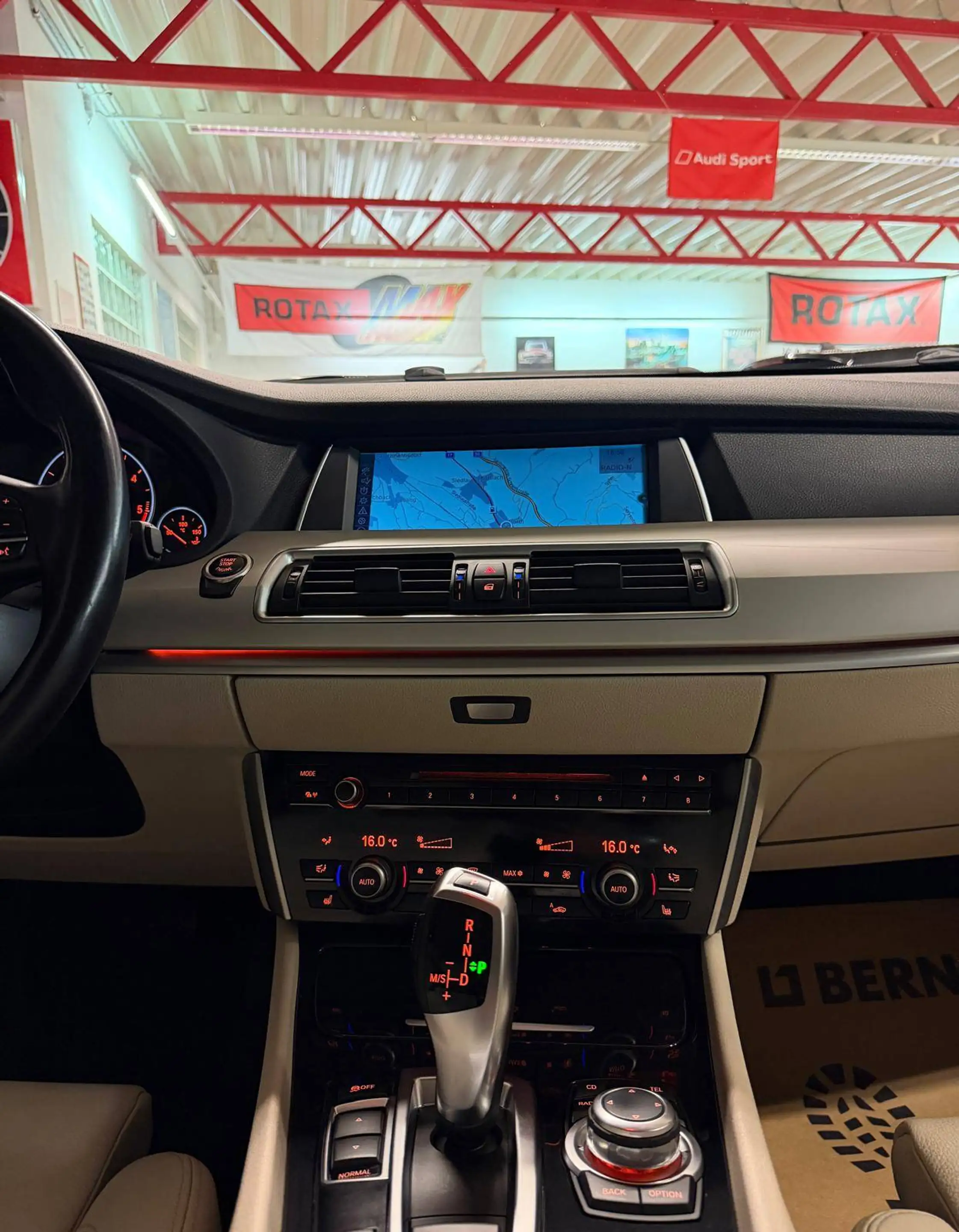 BMW 535 535 d xDrive Panoramadach — photo 11