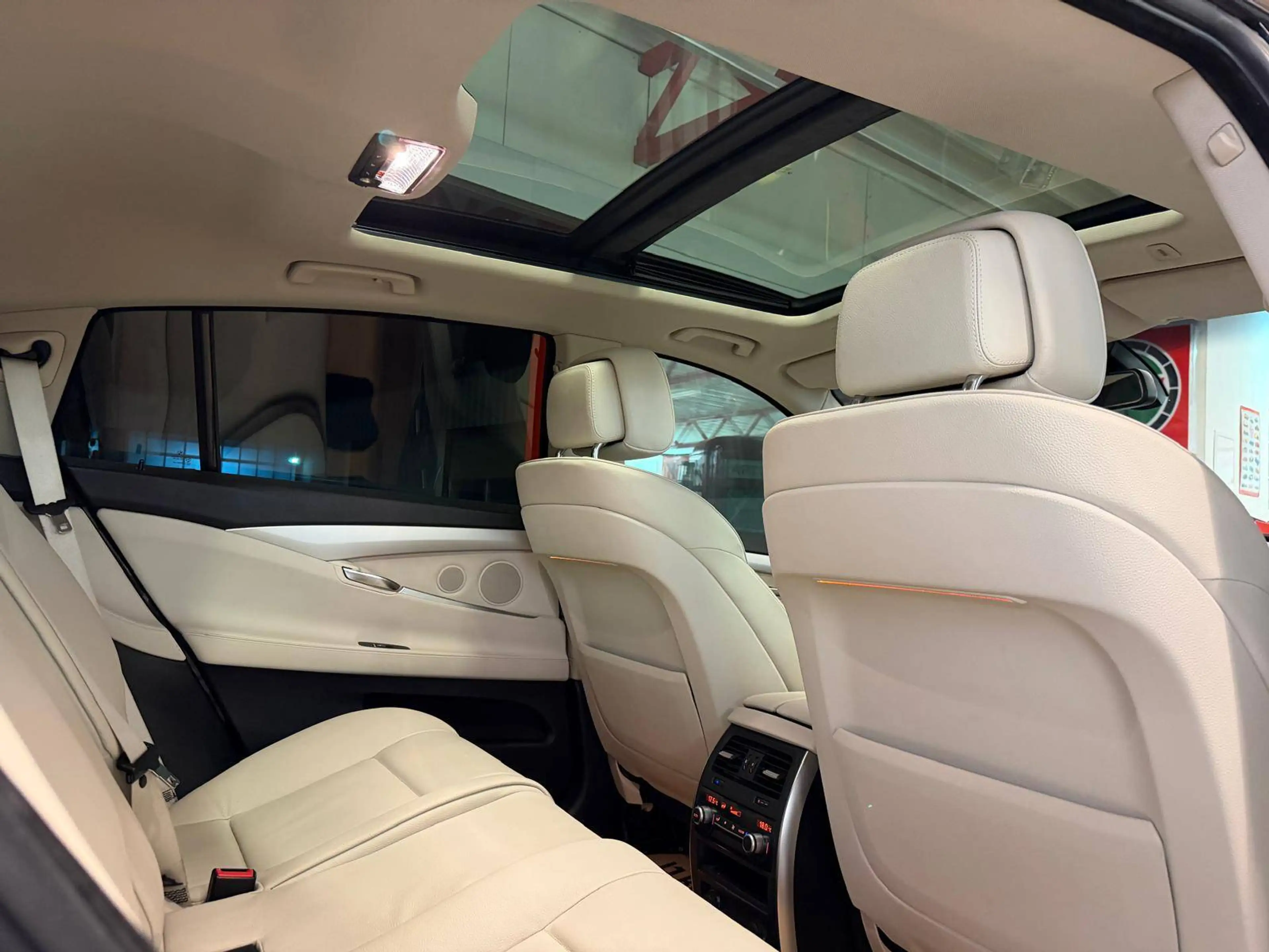 BMW 535 535 d xDrive Panoramadach — photo 14
