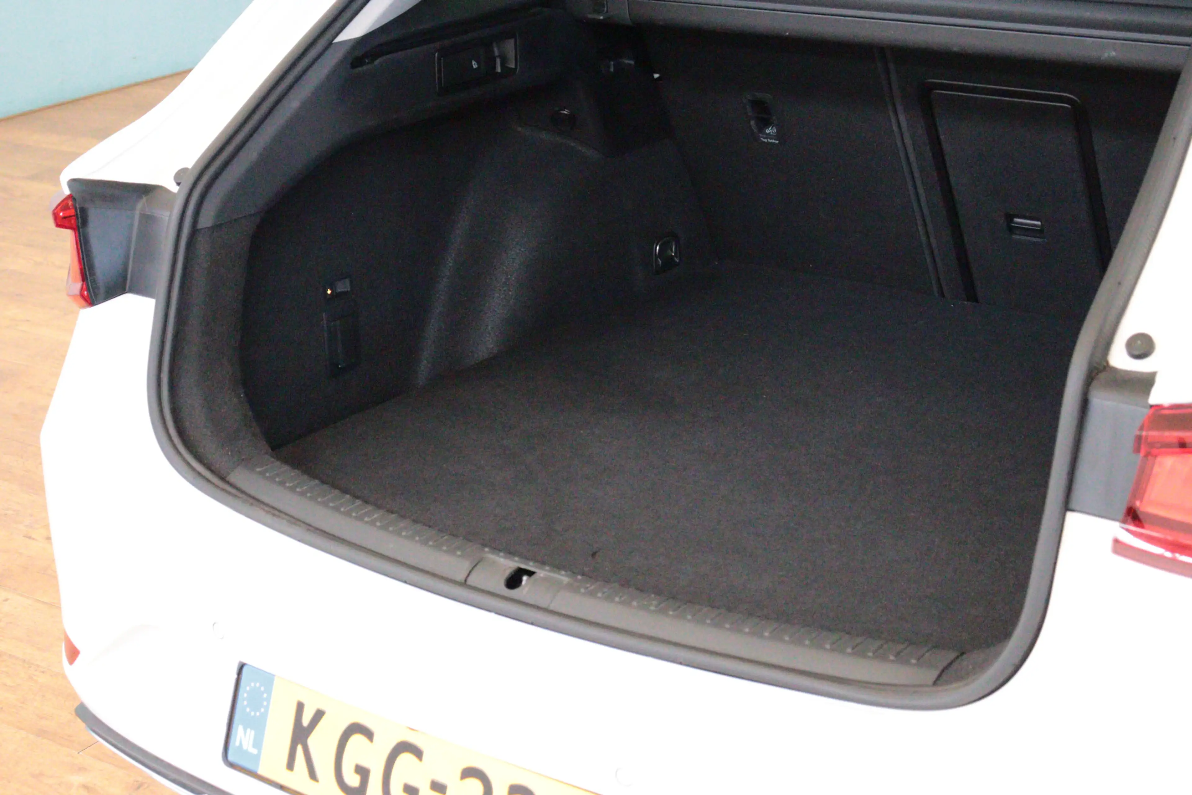 SEAT Leon e-Hybrid Sportstourer 1.4 TSI eHybrid PHEV FR | NAVI / APPC — photo 6