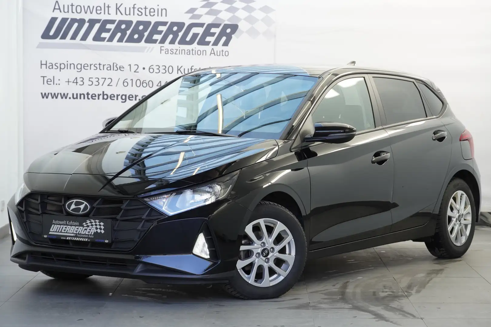 Hyundai i20 i20 i-Line Plus 1,2 MPI Schwarz - 1
