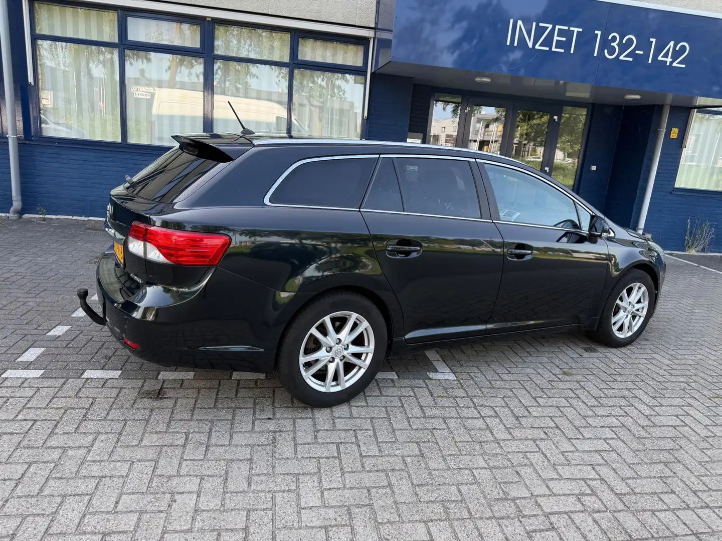 Toyota Avensis Wagon 1.8 VVTi Business (( leder/ stoelverw/ bomvo Grijs - 2