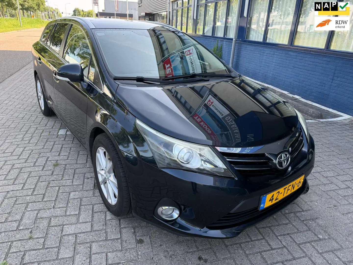 Toyota Avensis Wagon 1.8 VVTi Business (( leder/ stoelverw/ bomvo Grijs - 1