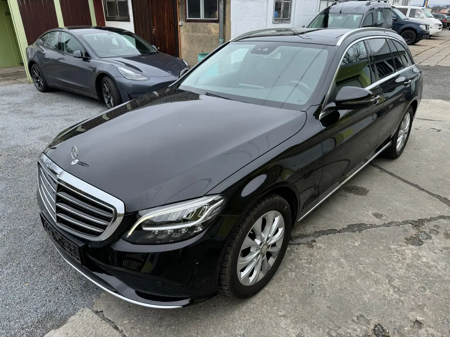 Mercedes-Benz C 180 C 180 T CGI Navi,Pano,LED Schwarz - 1