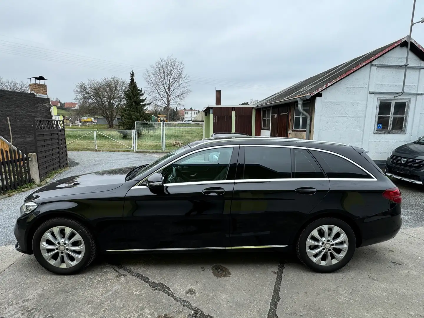 Mercedes-Benz C 180 C 180 T CGI Navi,Pano,LED Schwarz - 2