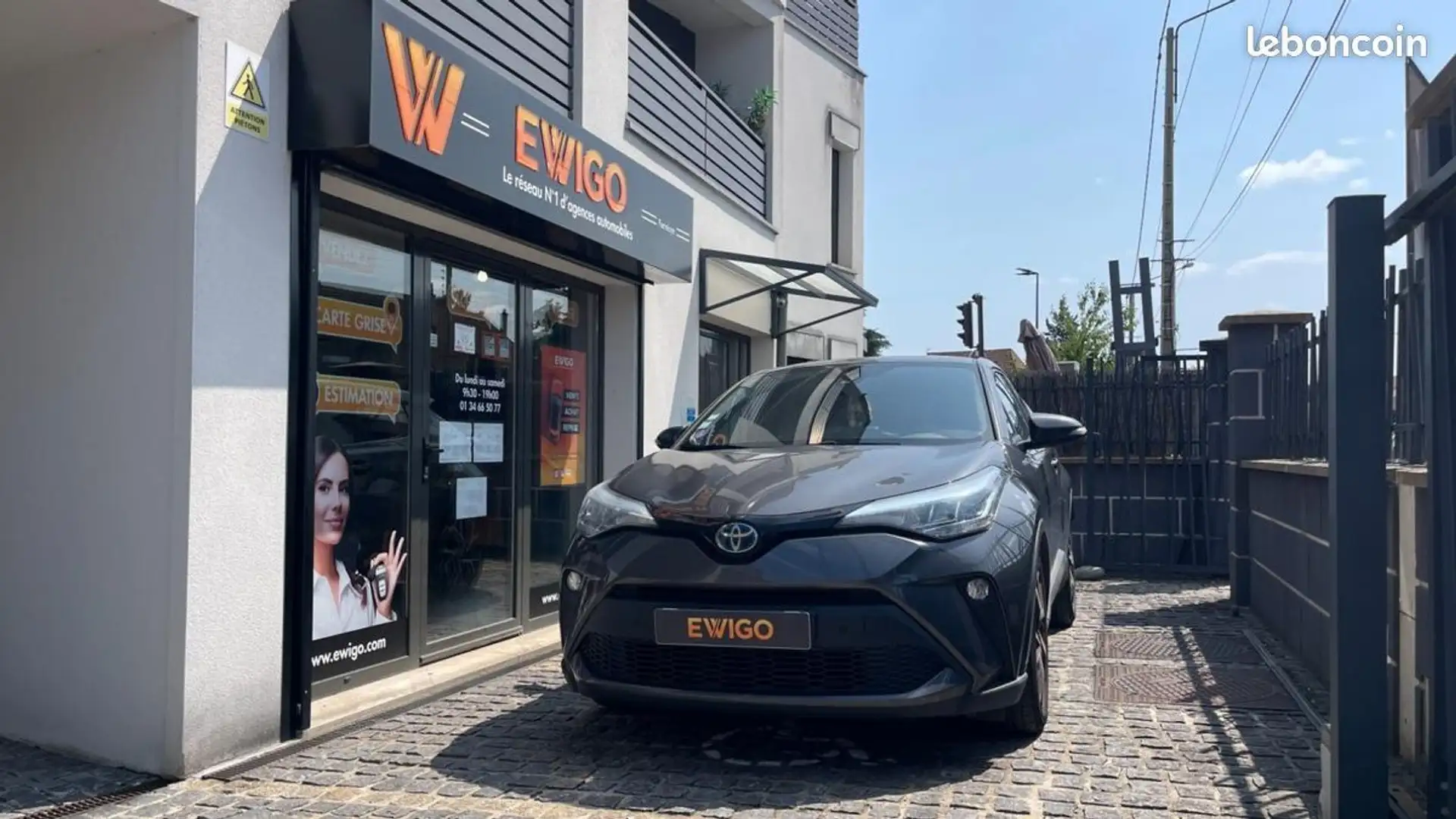 Toyota C-HR 1.8 HYBRID 122h Grijs - 1