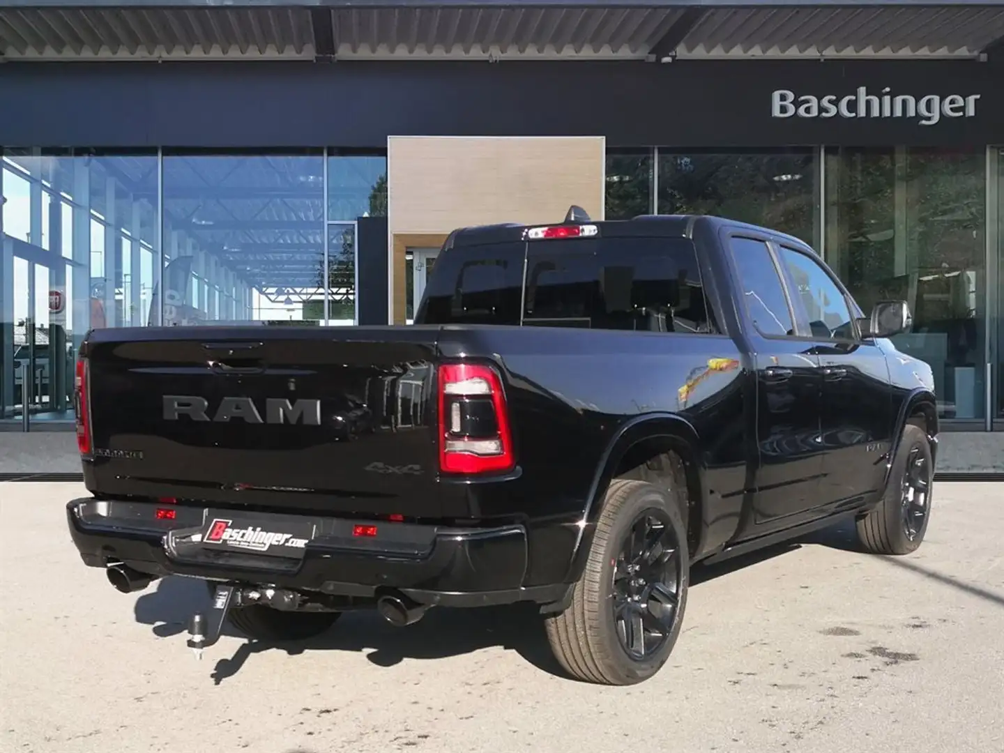 Dodge RAM 1500 V8 Quad Cab Laramie Night N1 Standheizung LPG Schwarz - 2