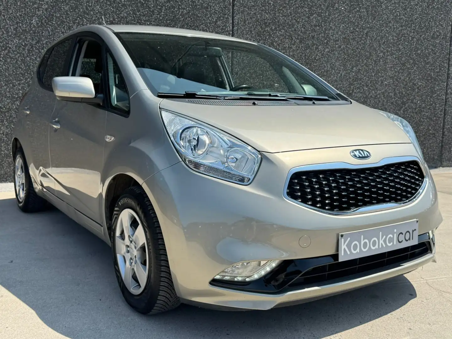 Kia Venga 1.4i Lounge// FULL CARNET//CAMERA/USB/GARANTIE 12M Grijs - 1
