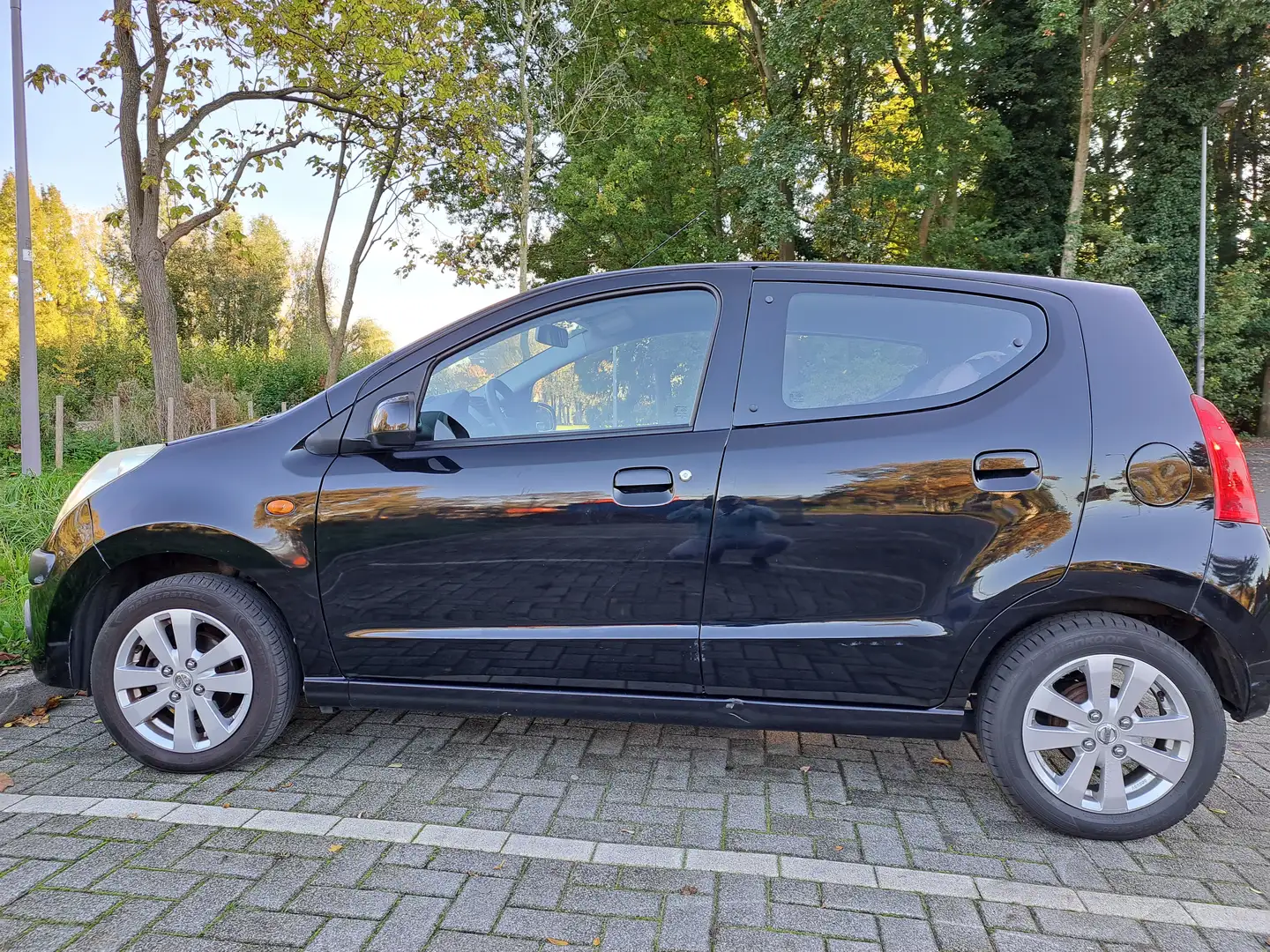 Nissan Pixo Pixo 1.0 Look Zwart - 1