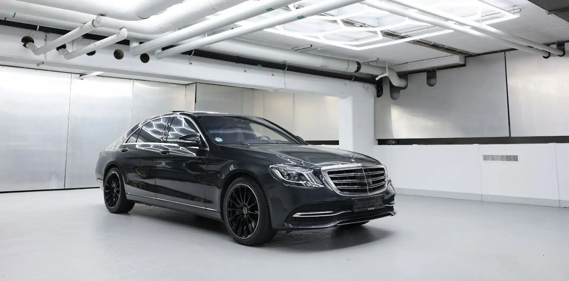 Mercedes-Benz S 560 4Matic L 2.Hand AMG Burmester Scheckheft Grau - 2