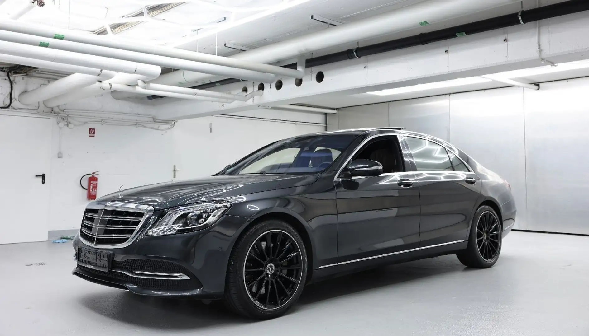 Mercedes-Benz S 560 4Matic L 2.Hand AMG Burmester Scheckheft Grau - 1