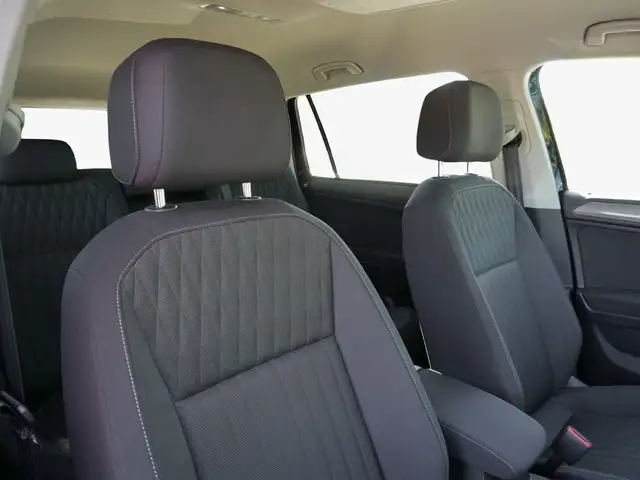 Volkswagen Tiguan Allspace view 10