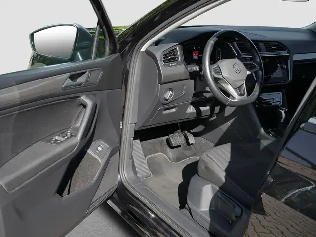 Volkswagen Tiguan Allspace view 14