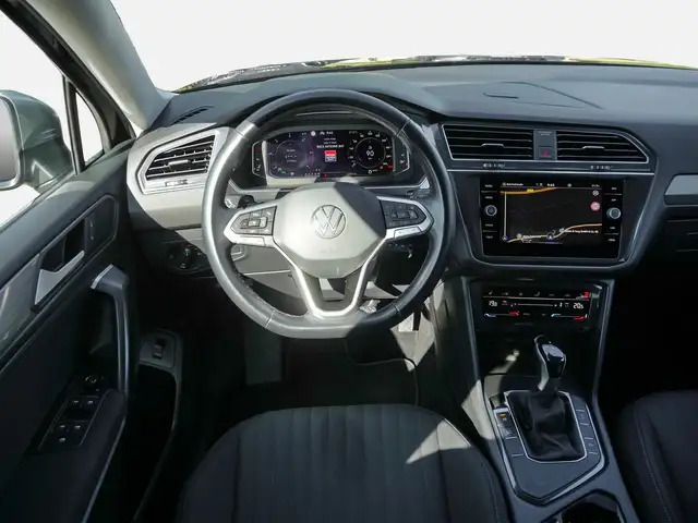 Volkswagen Tiguan Allspace view 8