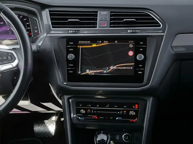 Volkswagen Tiguan Allspace view 6