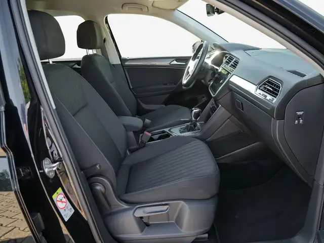 Volkswagen Tiguan Allspace view 4