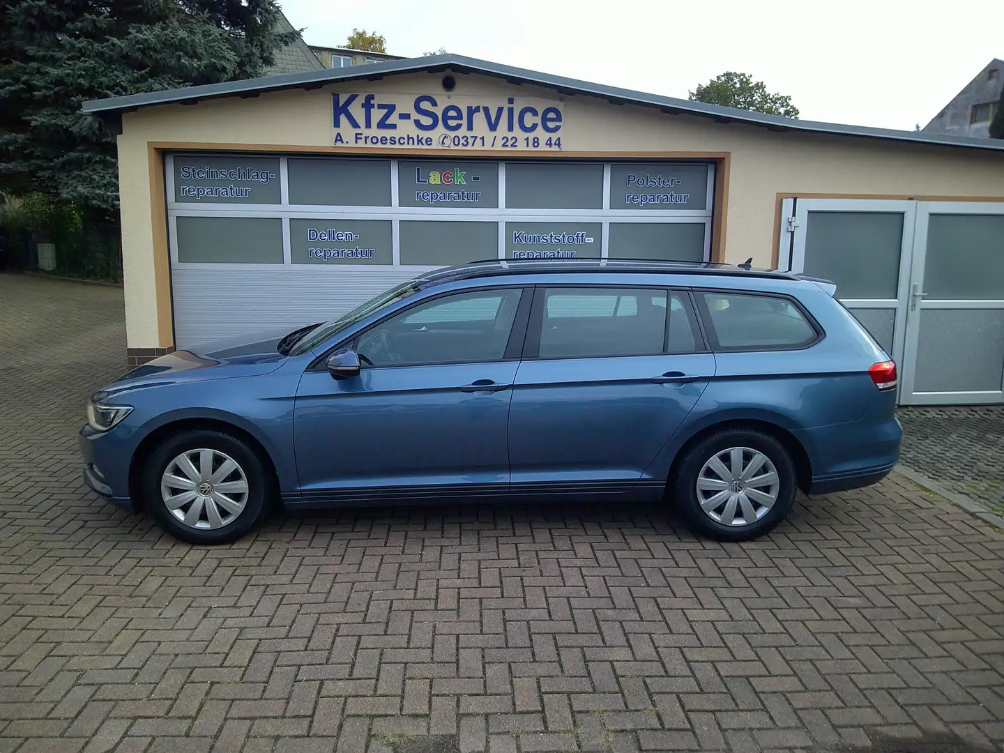 Volkswagen Passat Variant Trendline TÜV Neu  Sitzheizung 1. Hand Blau - 1