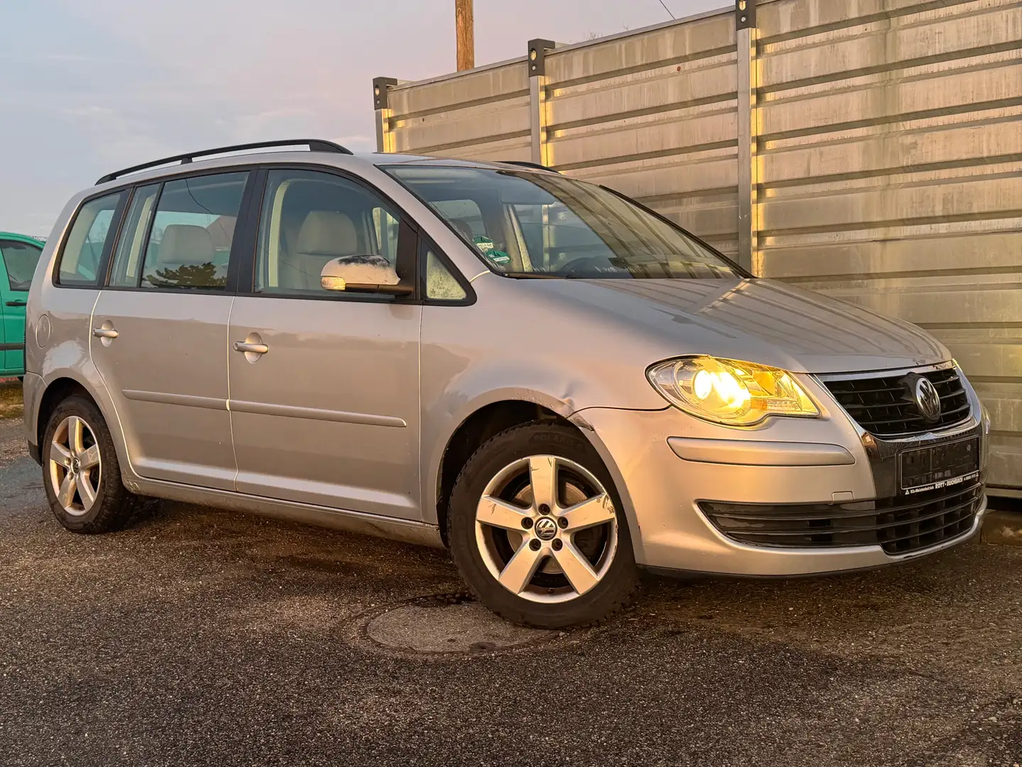 Volkswagen Touran TRENDLINE *TÜV 09-26* ( 7 SITZER ) 2.HAND KLIMA Silber - 1