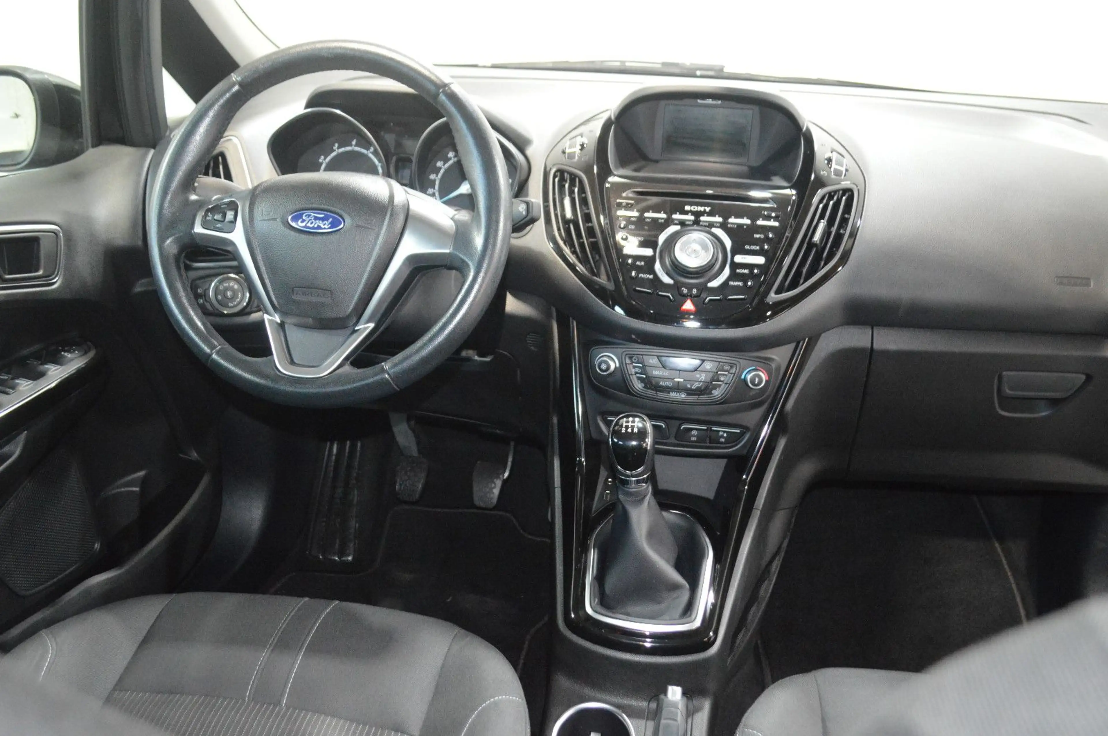 Ford B-Max B-MAX Titanium — photo 4