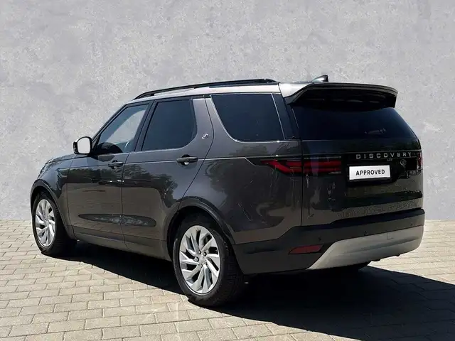 Land Rover Discovery view 2