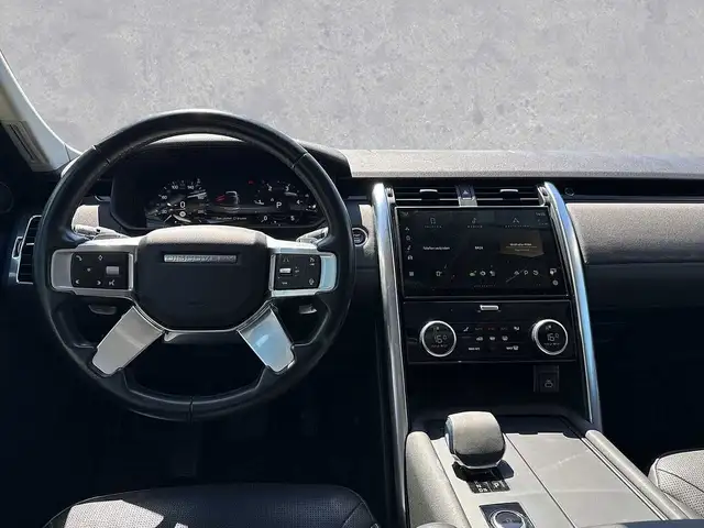 Land Rover Discovery view 4
