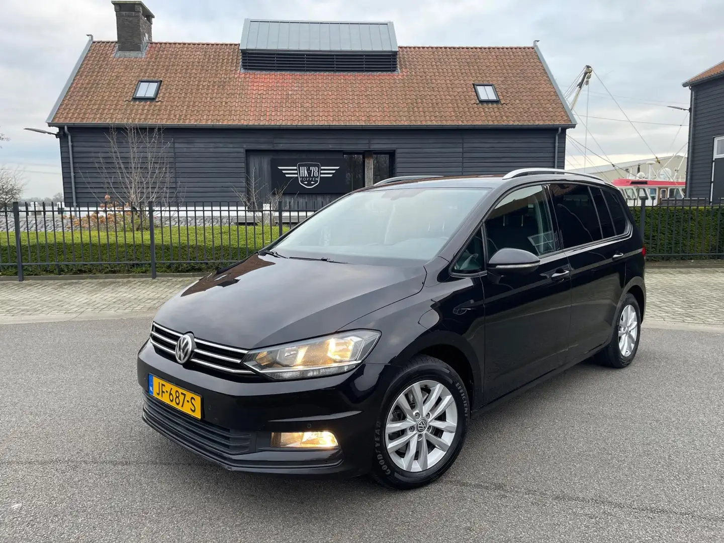 Volkswagen Touran 1.2 TSI Highline 7-PERSOONS AIRCO/ECC NAVIGATIE PD Zwart - 1