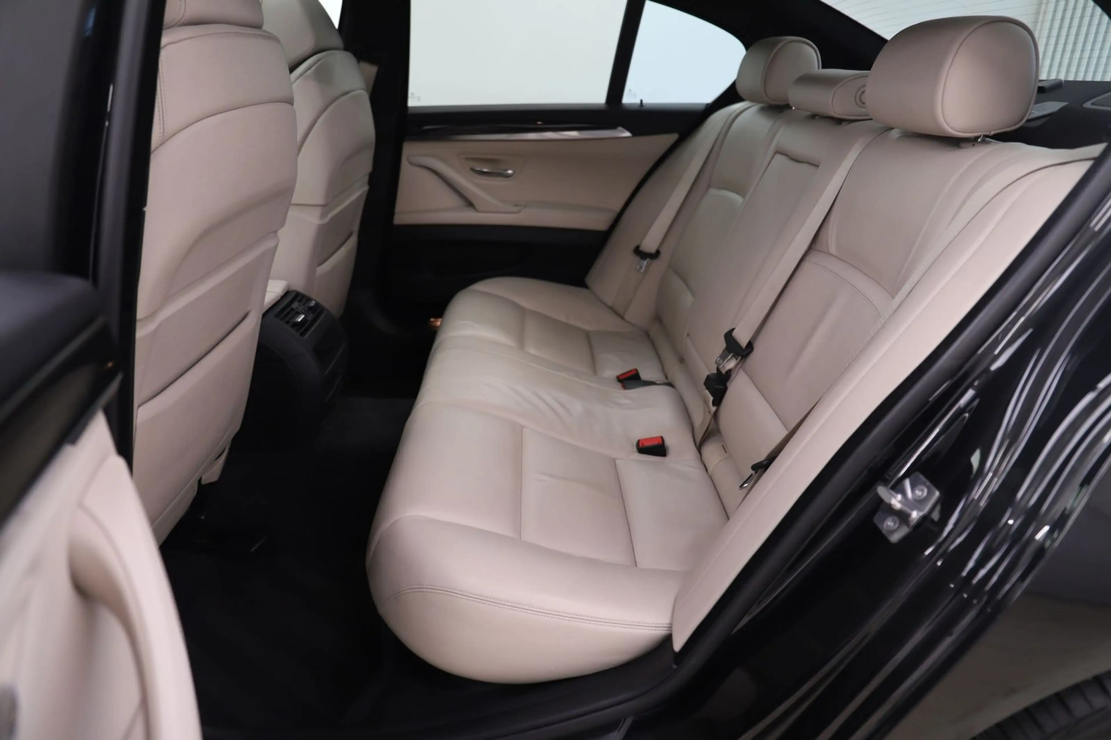 BMW 523 i 3.0 204PS Automatik S-Dach ACC HUD Navi LED — photo 11