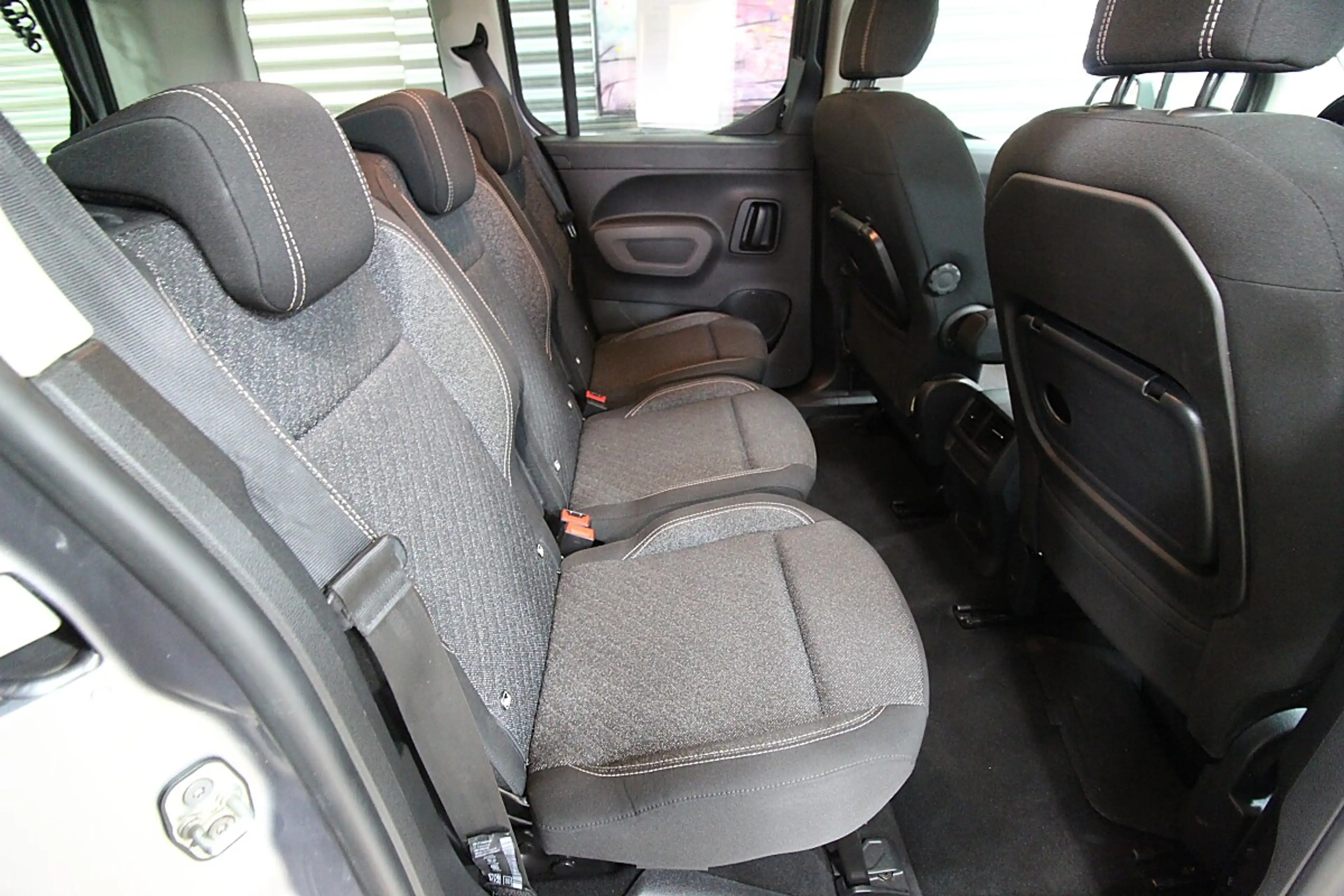 Peugeot Rifter Standard BlueHDI 100 S&S Allure 6-Gang-Manuell — photo 8