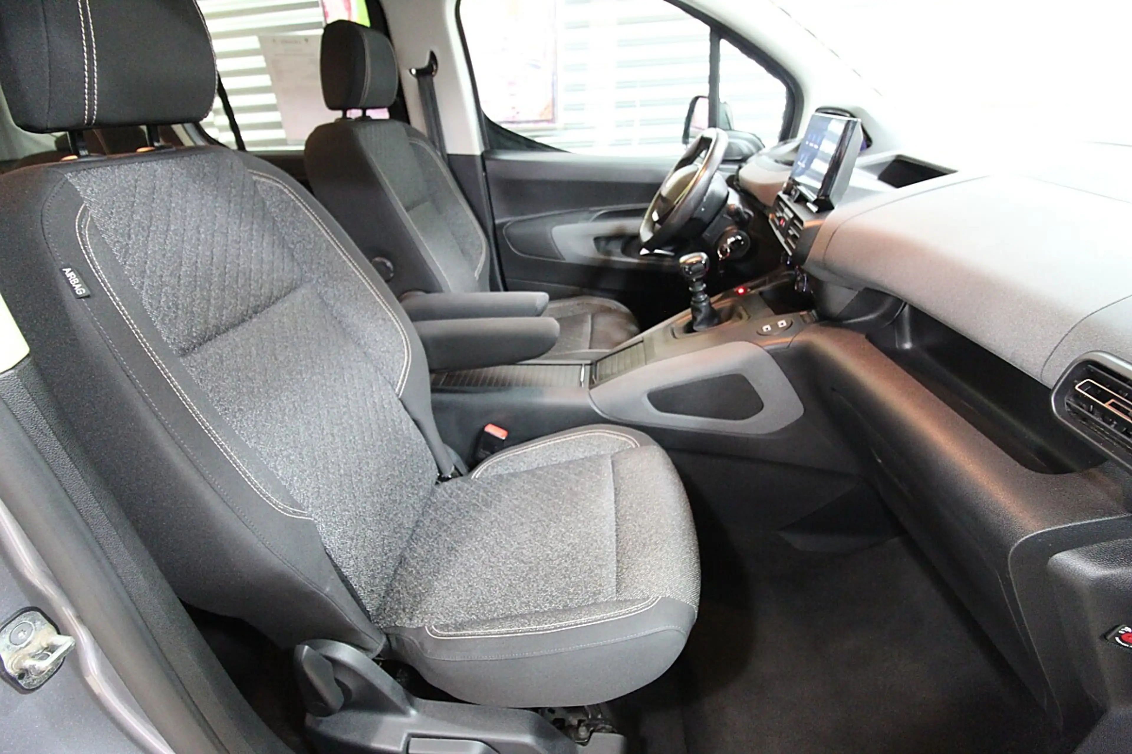 Peugeot Rifter Standard BlueHDI 100 S&S Allure 6-Gang-Manuell — photo 7