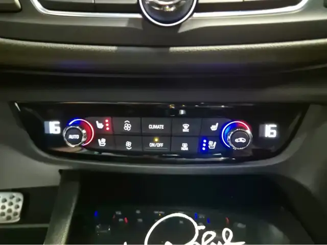 Opel Insignia view 12