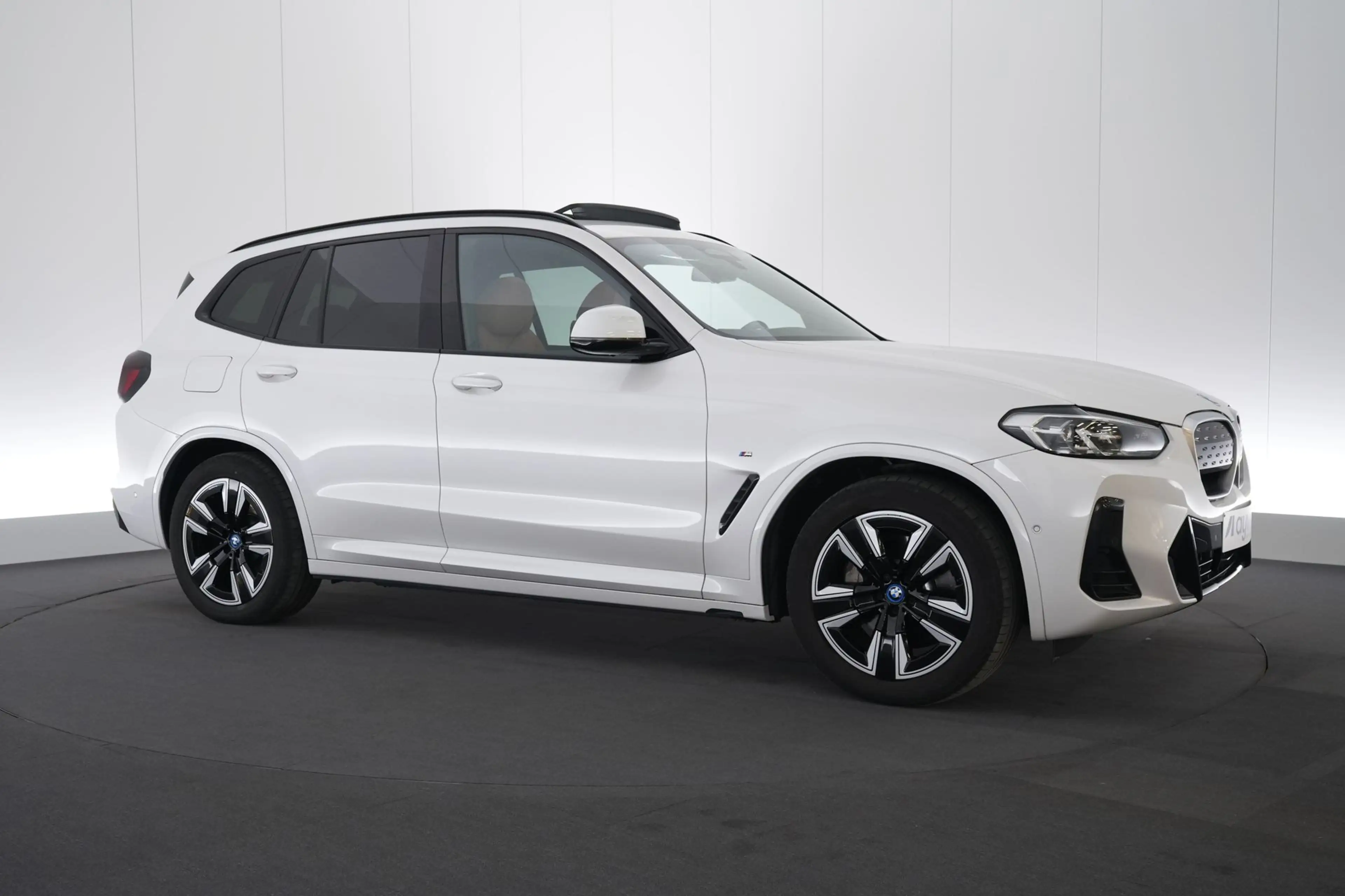 BMW iX3 80 kWh LEDER/CUIR LED GPS PDC CAM Pano BLIS Verw. — photo 4