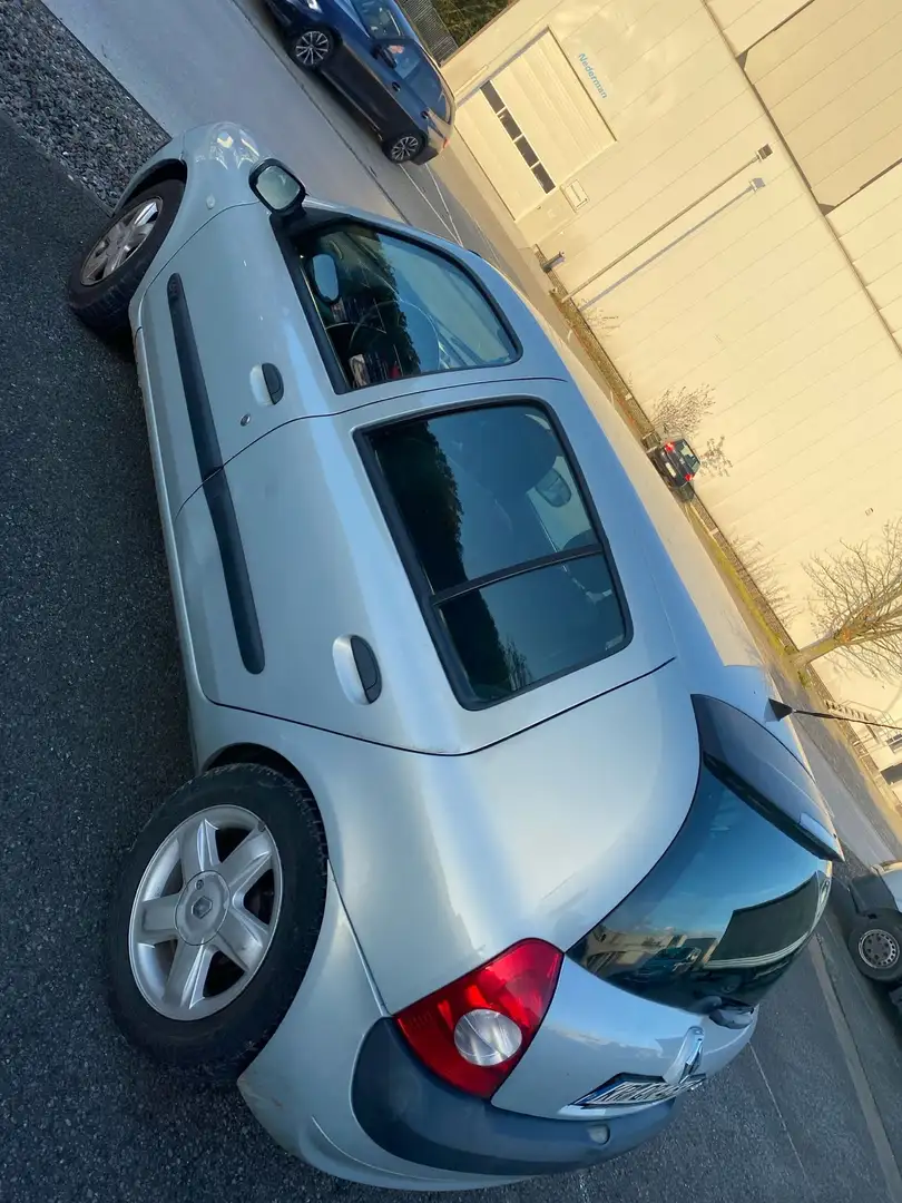 Renault Clio 1.2 16V Authentique - 2