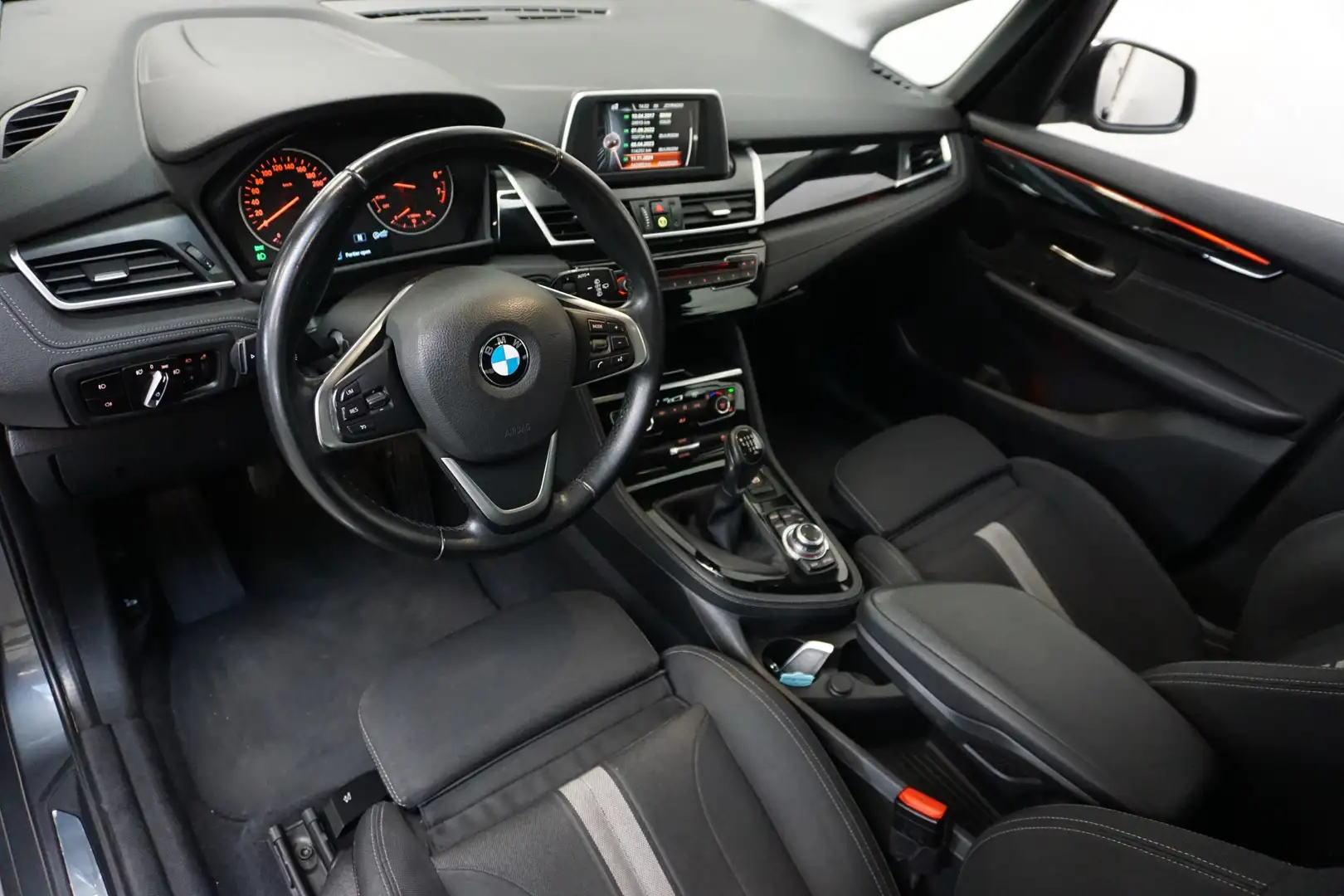 BMW 218 2-serie Active Tourer 218i Sport NL AUTO! NAVI CLI Grau - 2