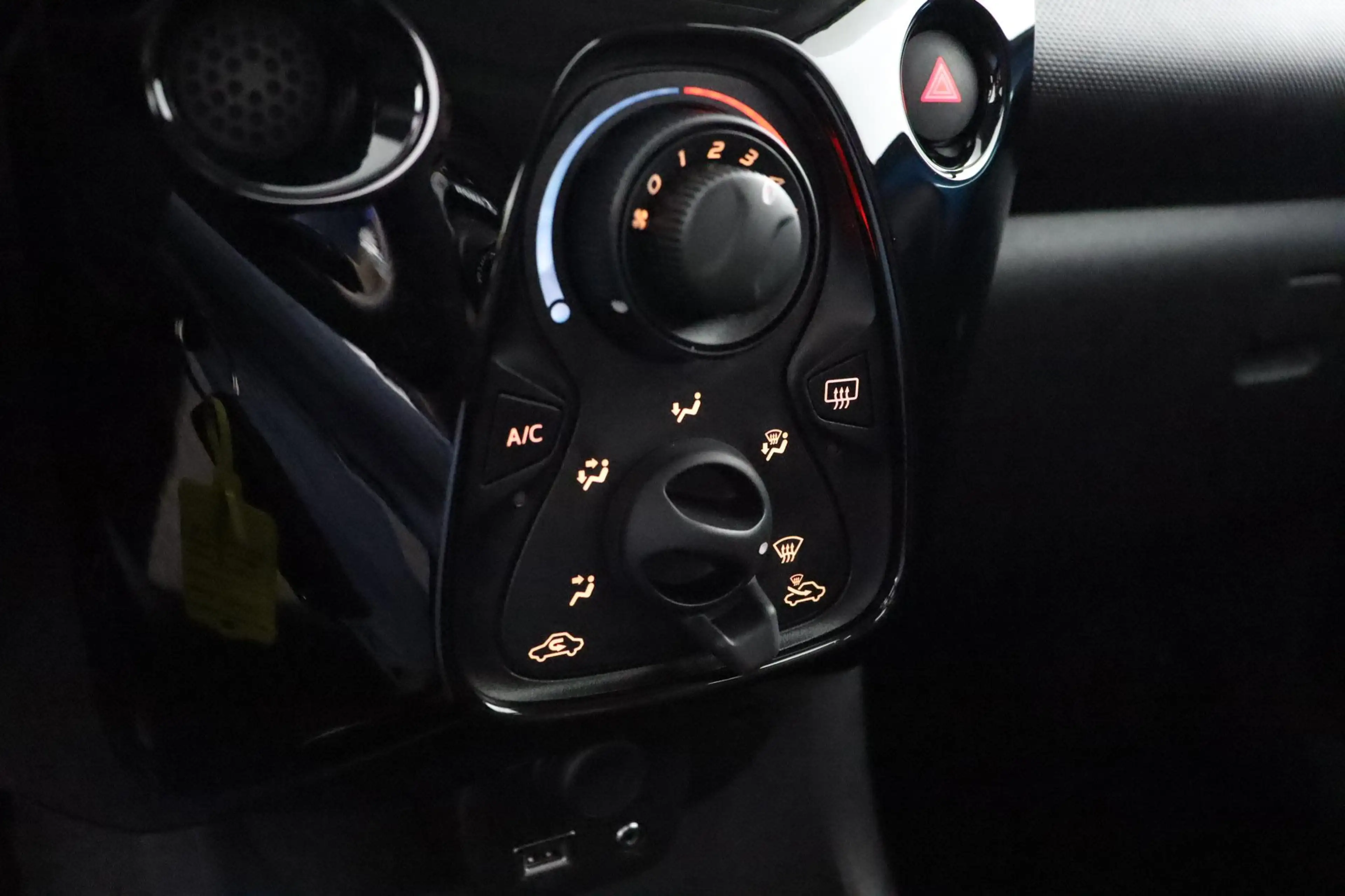 Citroen C1 1.0 VTi Feel — photo 8