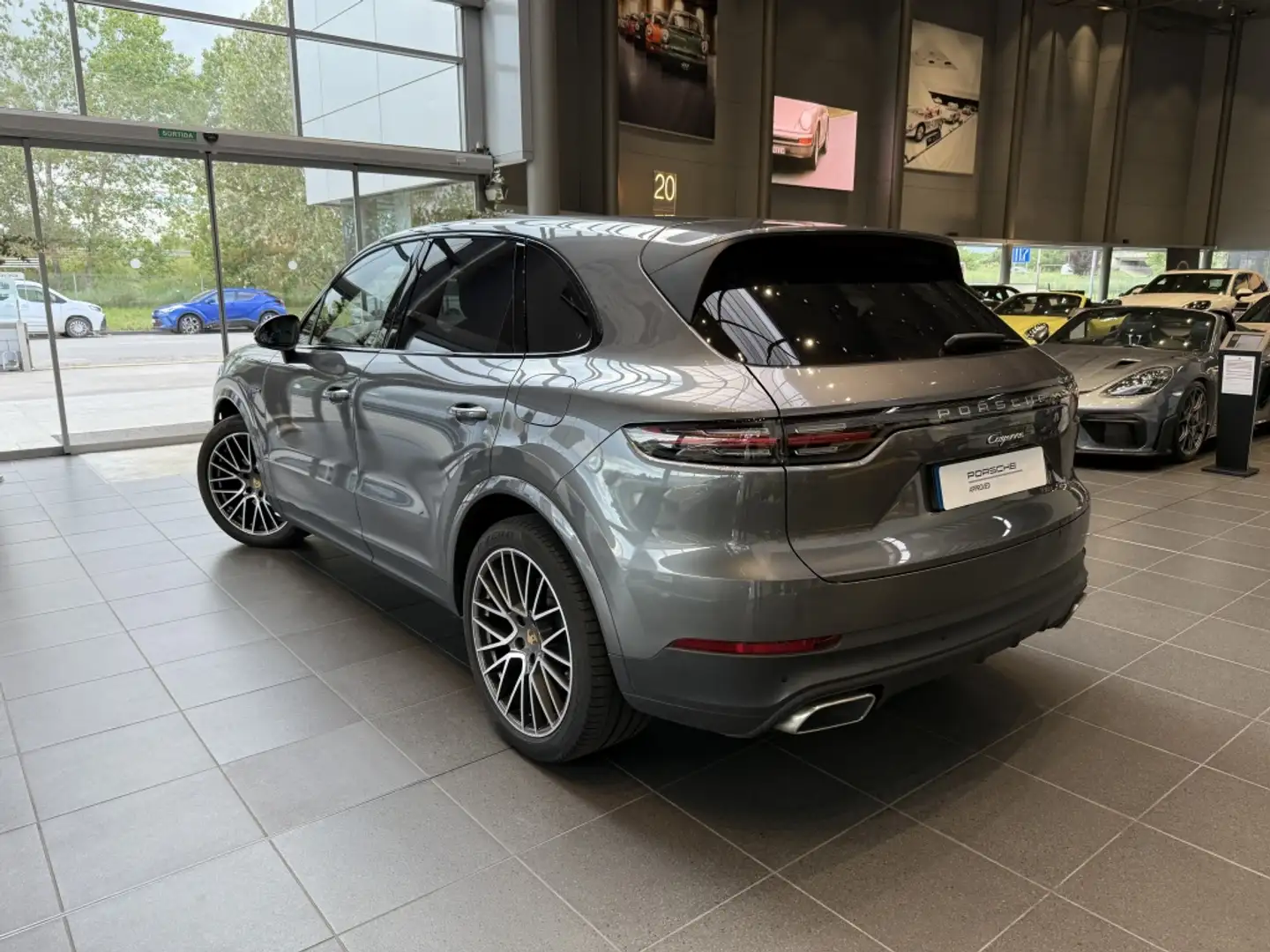 Porsche Cayenne E-Hybrid Aut. Gris - 2